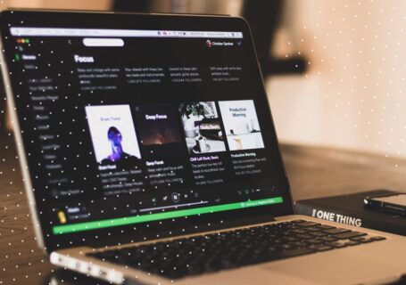 Spotify comienza sus "videopodcast" y compite con Youtube